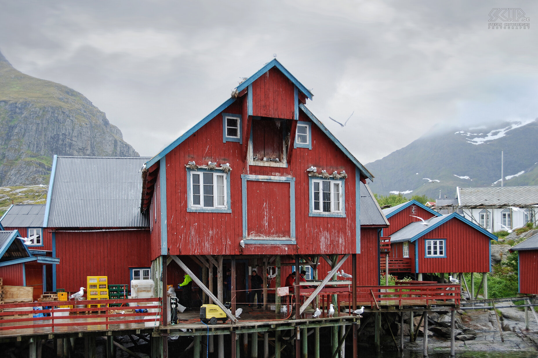 Saltery of Å From Bodø we took the ferry to the Lofoten. When we arrived there, we travelled to Å. The letter Å is pronounced as O and it is the last letter of the Norwegian alphabet. Å is the most southern village of the Lofoten and is a real museum to the past. Old fisher houses, named rorbus, have been renovated and are now mainly rented out to tourists.  Stefan Cruysberghs